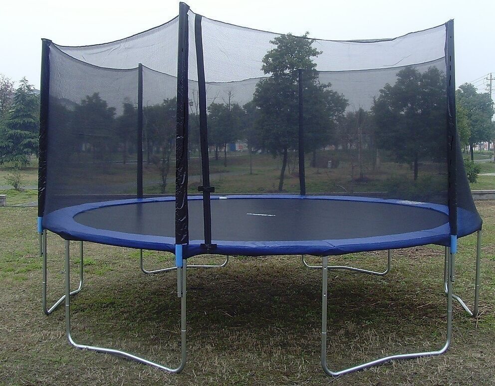 Kangaroo Hoppers 15ft Round Trampoline With Enclosure