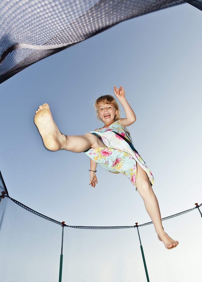 Enclosure - prevention of falling of the trampoline