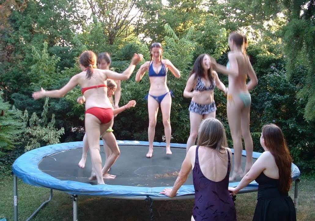 fun trampoline games image